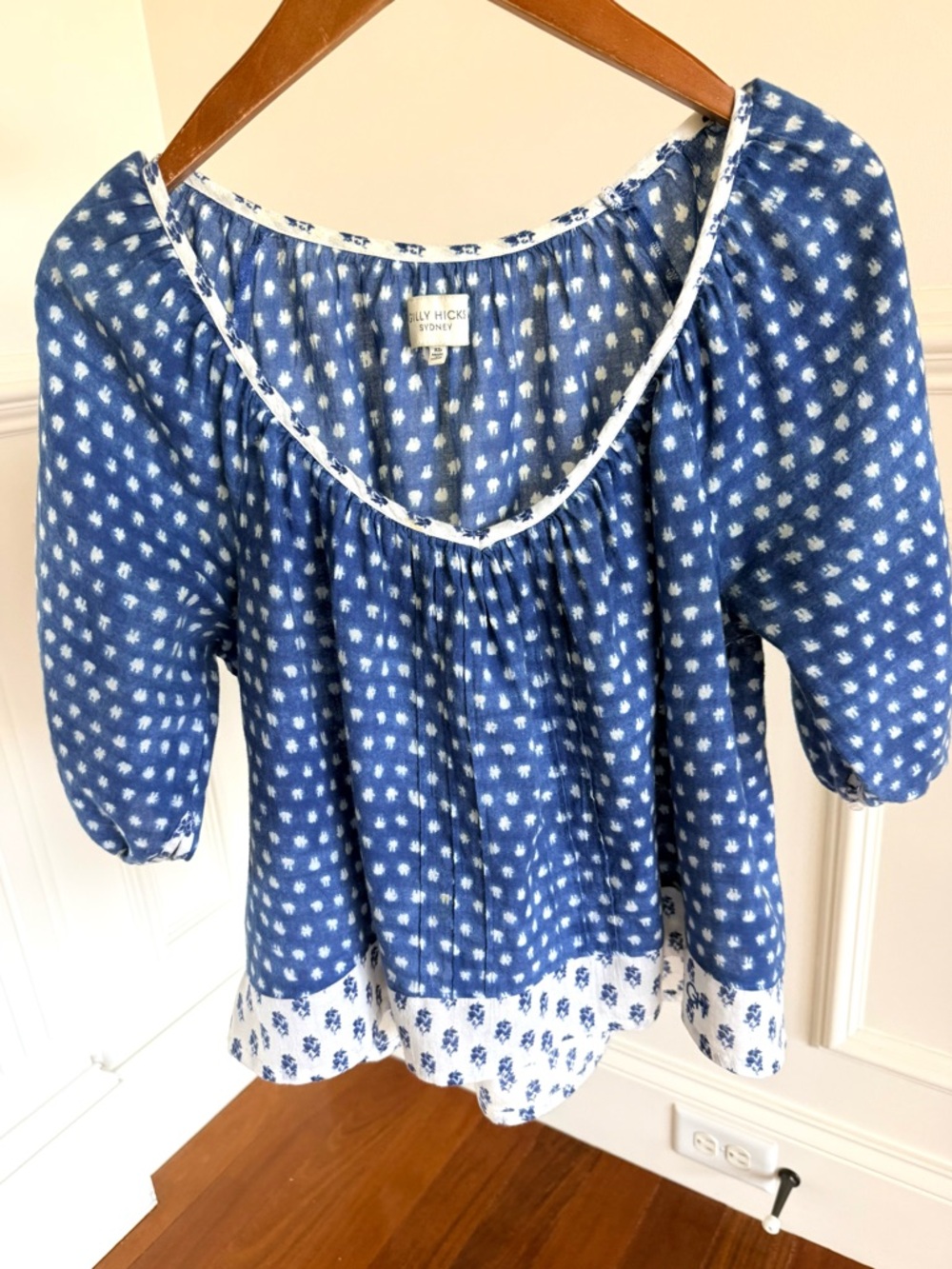 Gilly Hicks Women’s Blouse Blue Printed Peasant Top puffy Sleeves Shirt Size XS